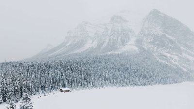 Snowy Mountain Cabin Aesthetic Wallpaper HD 4K | Winter Landscape