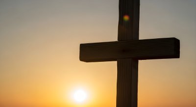 Cross at Sunset Wallpaper HD 4K - Aesthetic Spiritual Background