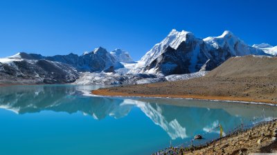 Stunning Himalayan Glacial Lake Reflection Wallpaper HD 4K Aesthetic