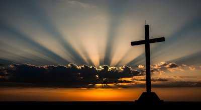 Christian Cross Wallpaper HD 4K - Aesthetic Sunset with Divine Light Rays
