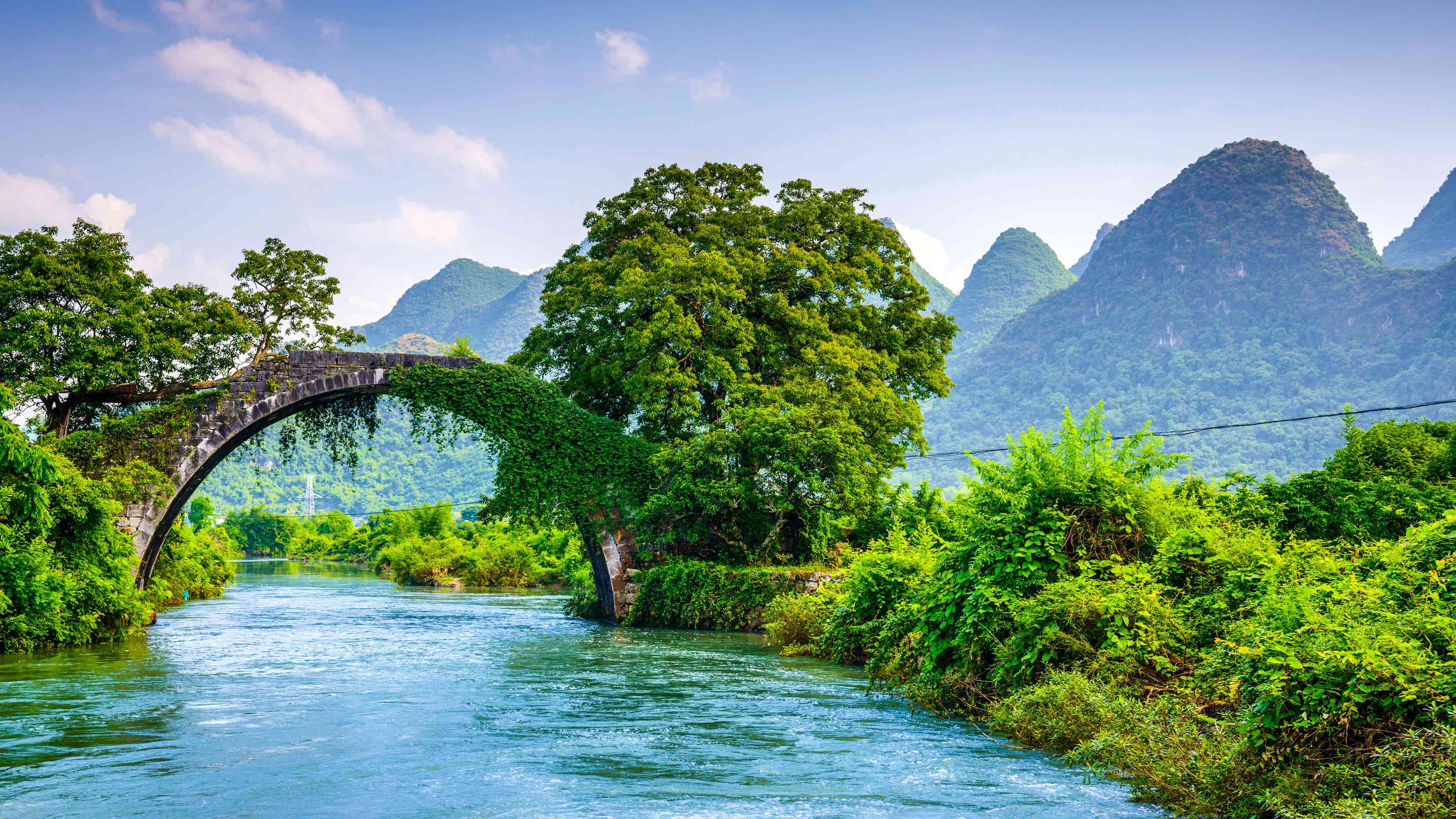 Aesthetic Nature Wallpaper 4K - Scenic Stone Bridge and Mountains