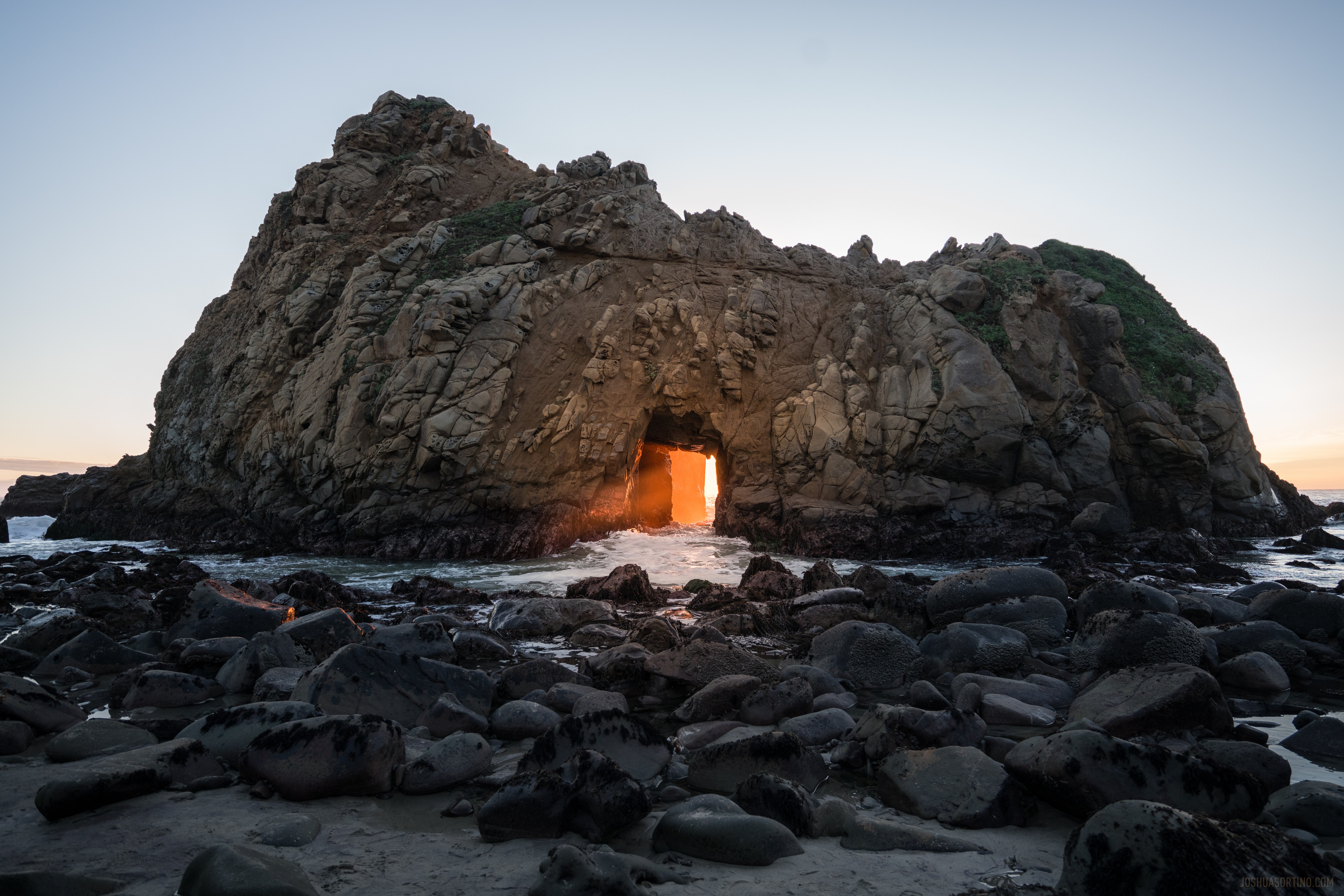 Majestic Golden Hour Sunset at Pfeiffer Beach Keyhole Arch Wallpaper 4K